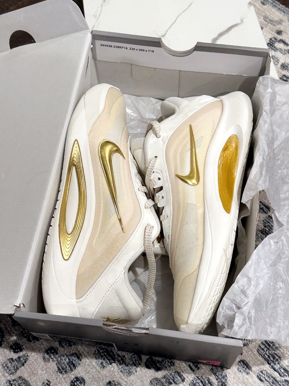 Nike A'One Basketball Shoes Sail/Metallic Gold Size 9 - Picture 2 of 10